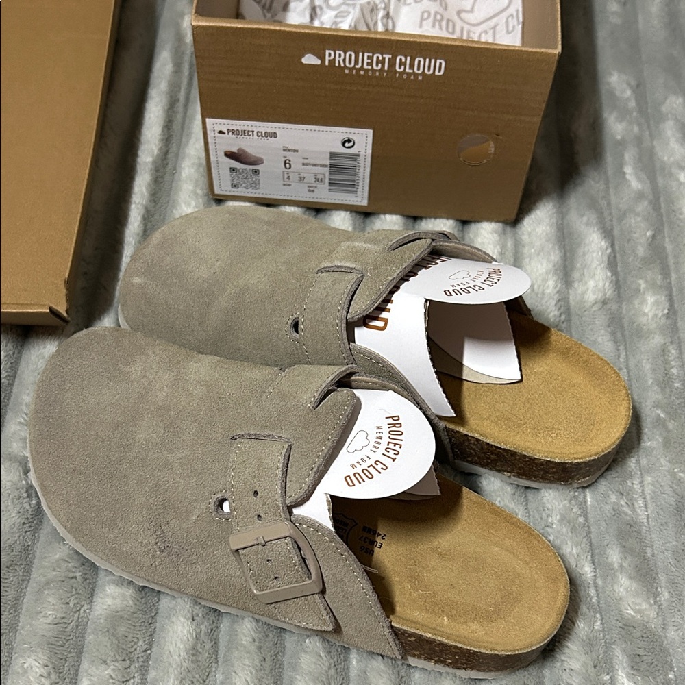 Project Cloud womens Bentons
